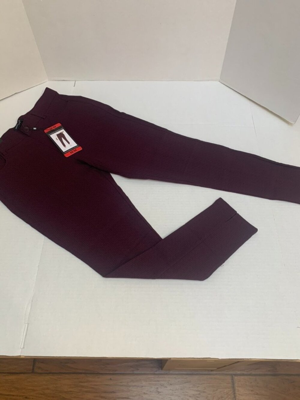NWT Womans Size Medium Burgundy/Merlot Legging Stretch Pull On Pants